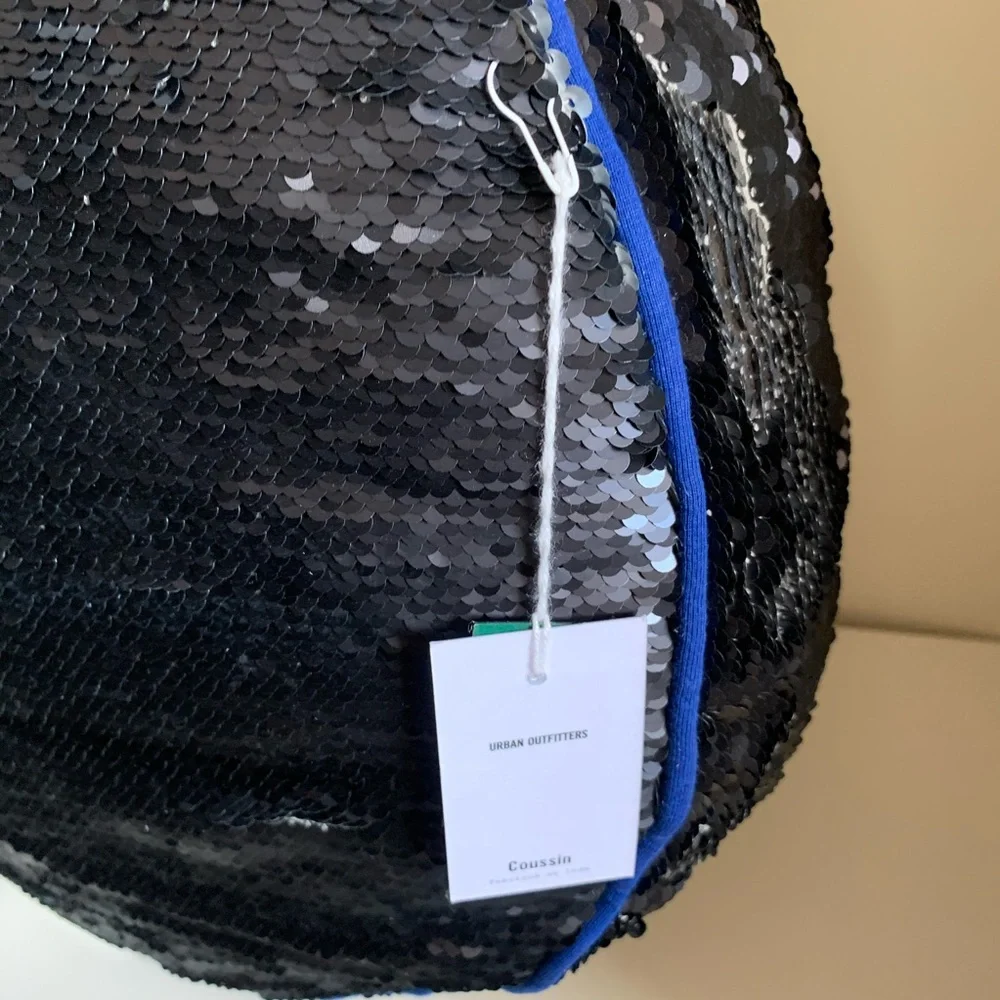 Sequin round cushion